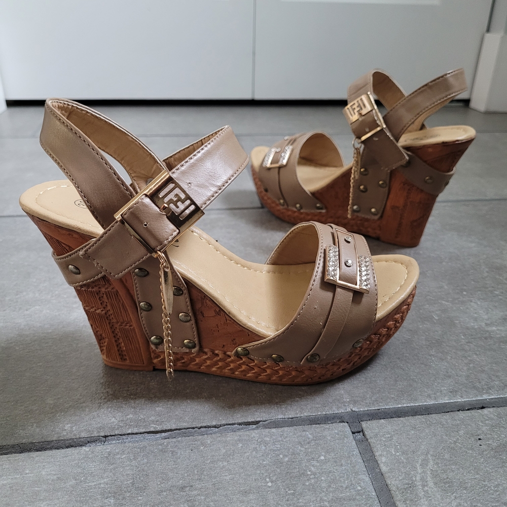 Elegant Brown Wedge Sandals EU38